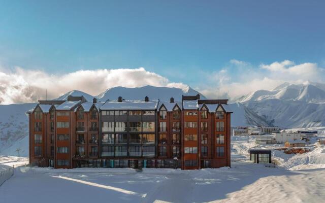 Redco ALPIC Studio Apartment near Gondola