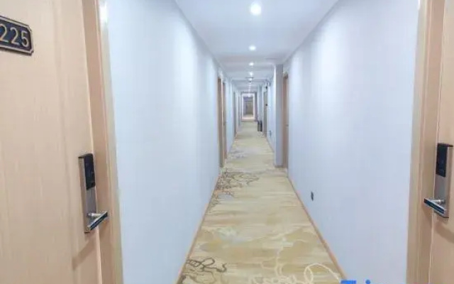 Huadu Express Hotel (Feixi Normal School Greenbelt Metro)