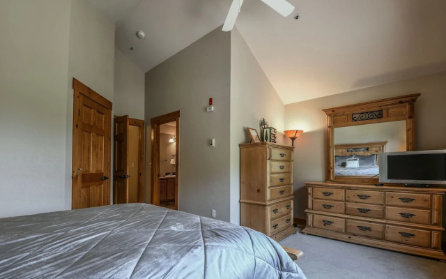 Trappers Crossing 8753