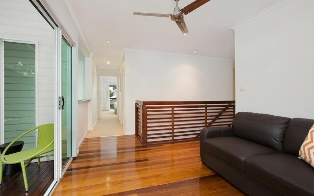 Deja Vu Palm Cove Private Heated Pool