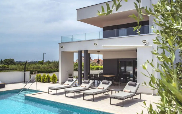 Villa Una Comfortable Holiday Residence