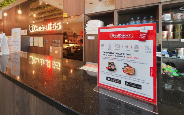 Central 65 Hostel & Cafe