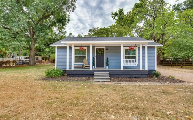 Lindale Vacation Rental w/ Deck & Grill!