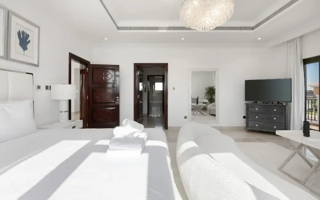 Villa on Beach w Private Pool The Palm Jumeirah