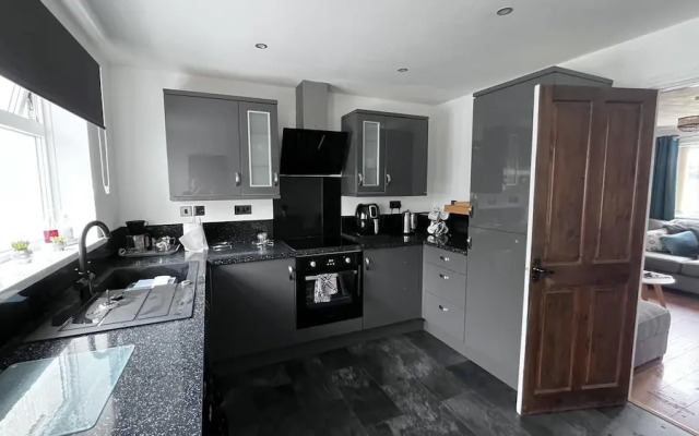 Stockton-on-tees - 2 Beds - Pet Friendly - Parking