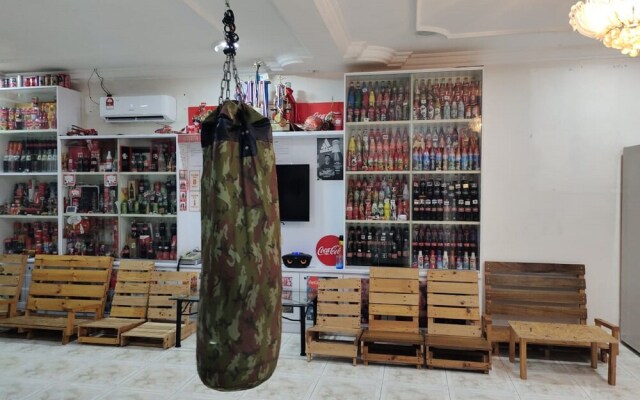 OYO HOME 90764 Coke Guest House