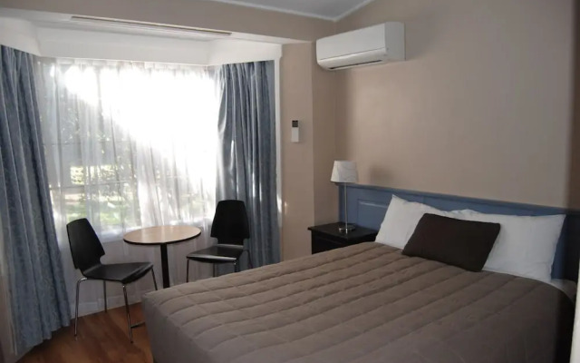 Airlie House Motor Inn