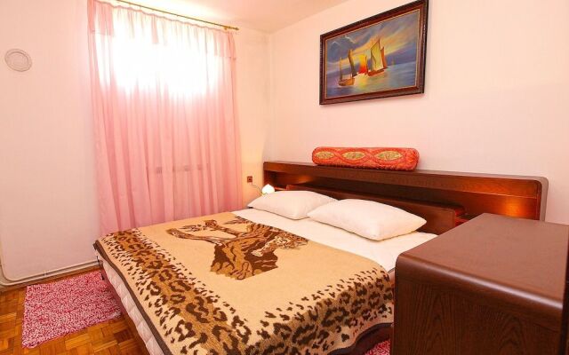 Apartment 864