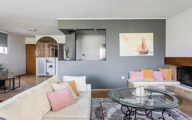 Spacious and Sunlit Seaside Flat