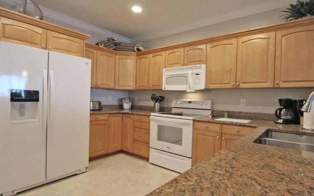 806 Harborview Grande