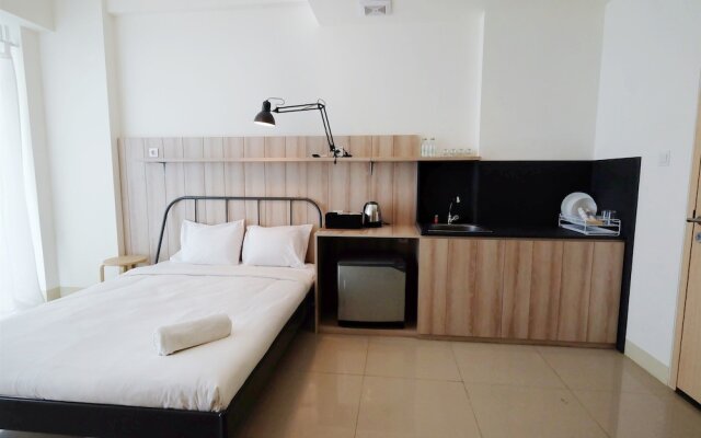 Classic Studio Tree Park Apartment near ICE BSD By Travelio