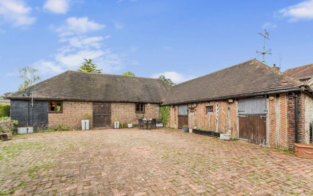 Dyke Farm Barn | By Huluki Sussex Stays