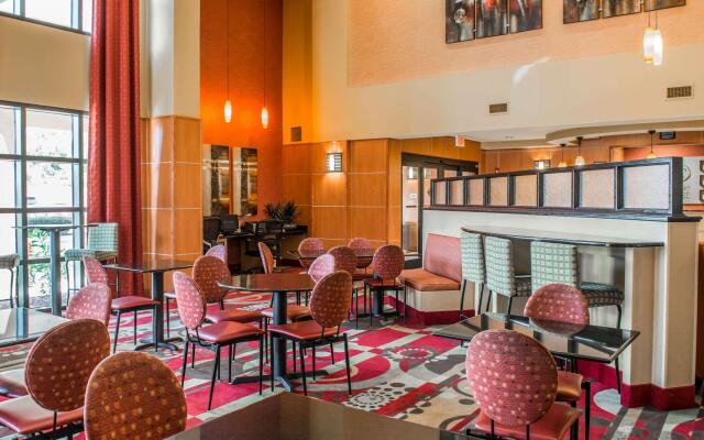 Comfort Suites