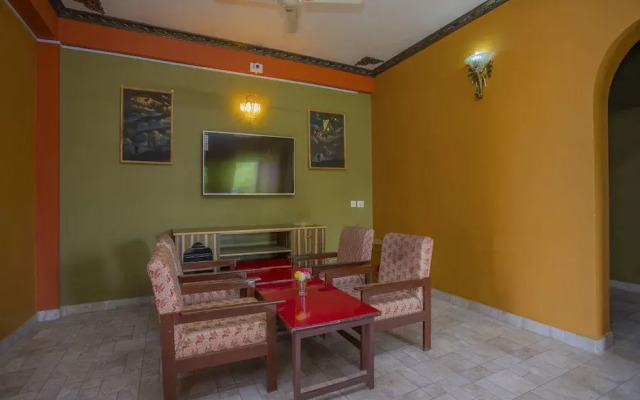 OYO 348 Hotel Park Treasure