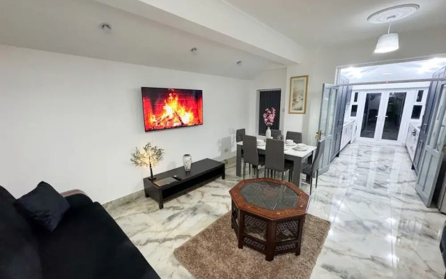 Modern North London Retreat - 7 Bedrooms