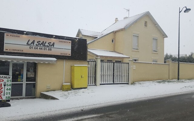 Guesthouse near Charles De Gaulle Airport