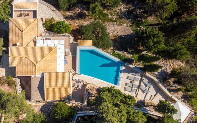Danai Villa - Charming Escape With Oceanside Views