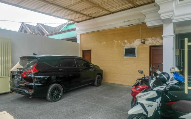 RedDoorz near Hermes Place Polonia Medan