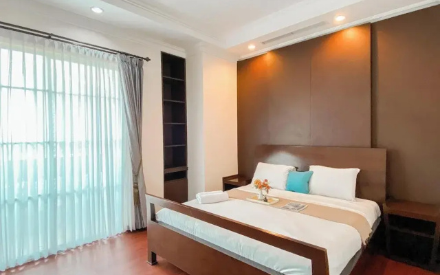 Spacious And Modern Look 3Br Bellezza Apartment