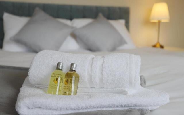 EasyTravel Luxury NEC/Airport 3 beds House
