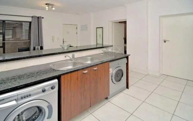 Great 2 bedroom, serviced apartment, views, pool!