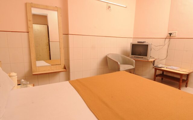 Capital O 10749 Hotel Neelkanth Bliss