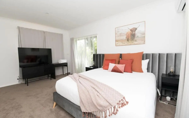 Canobolas Cottage, Amazing Farm Stay, 4 King Beds – Guest Rooms – Canobolas