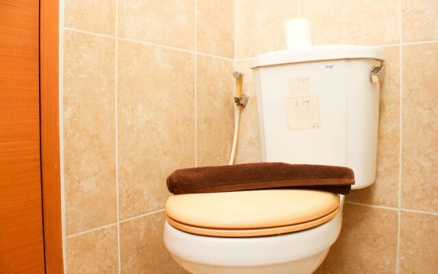 Cozy Stay Studio Apartment (No Kitchen) At Metropark Condominium Jababeka