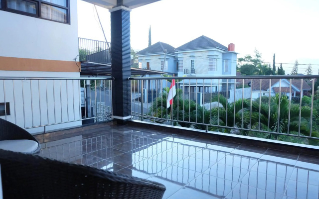 Villa Green Apple Batu