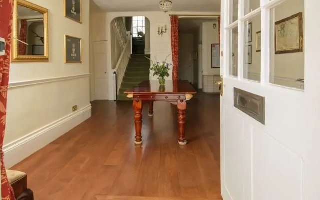 Abbots Manor