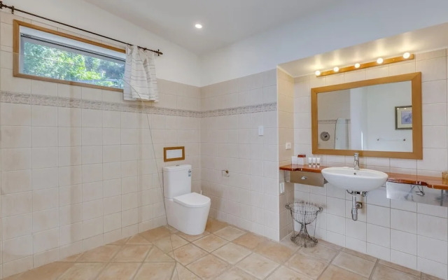 Absolute Beachfront Oneroa