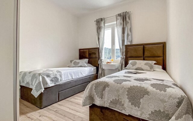 Amazing Home in Pucisca with Hot Tub, WiFi & 3 Bedrooms