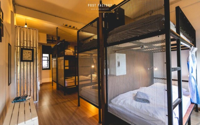 Post Factory Bed & Breakfast Sathorn Hostel - Adults Only