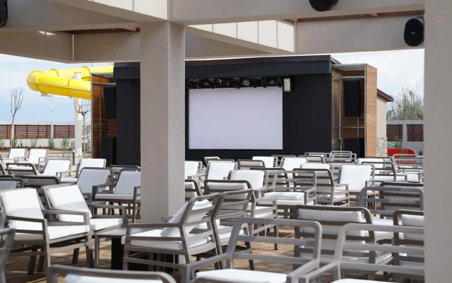 Almуros Beach Resort and Spa