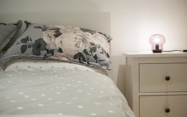 Bright & Modern 1-bedroom Flat in East London