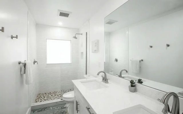 Naples Escape w/ Furnished Patio & Private Pool!