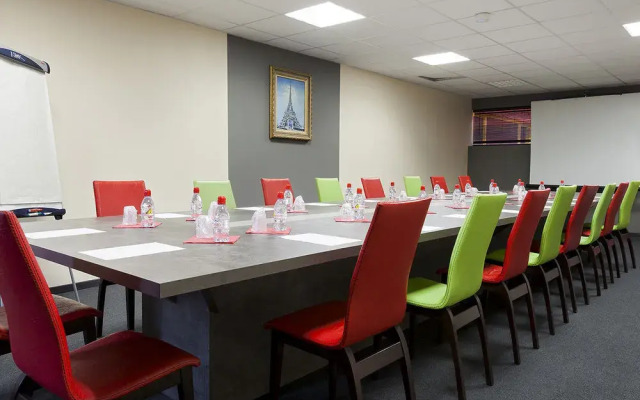Enzo Hotel Brétigny