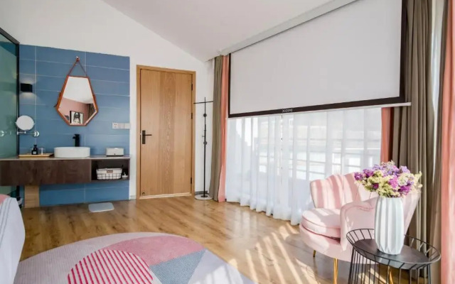 No Flowers Boutique Hostel