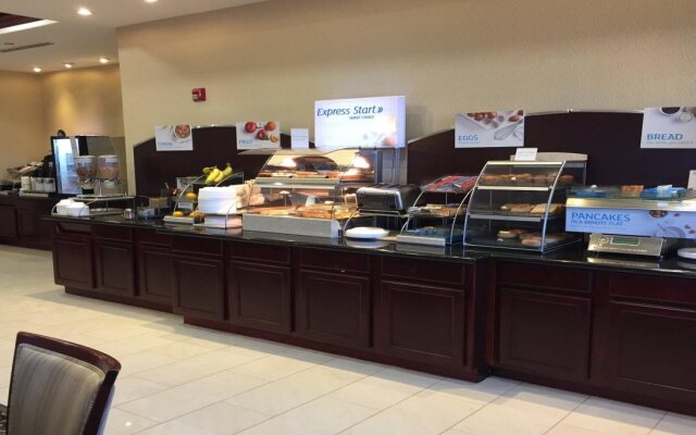 Holiday Inn Express & Suites Yukon by IHG