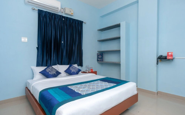 OYO 15702 Thulsi Residency
