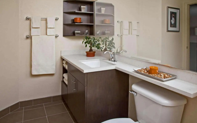 Candlewood Suites Kansas City-Overland Park