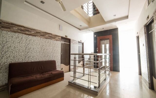 OYO 14816 Hotel Omni
