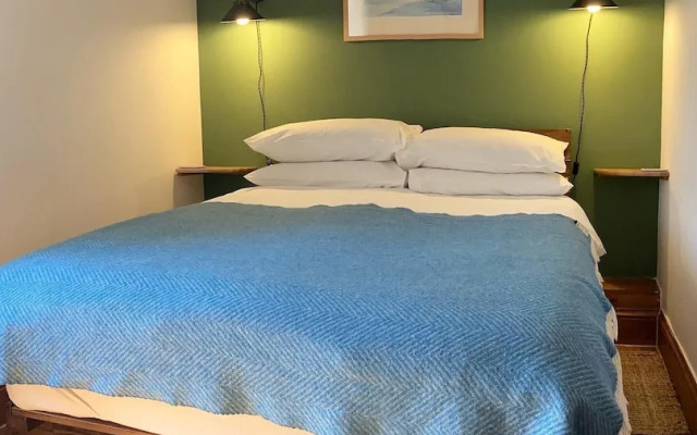 Riverside B & B