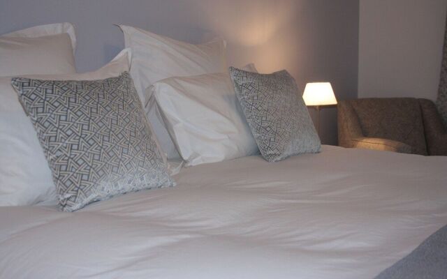 Les Enclos Bed and Breakfast