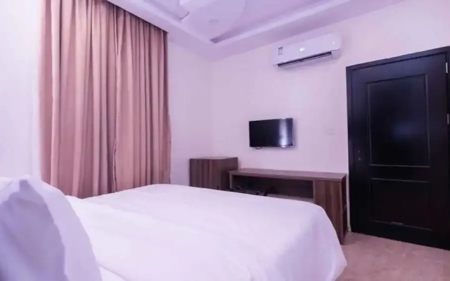 Ibizza Pit Hotel and Suites