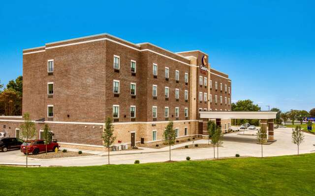 Comfort Suites Wooster near University Campus