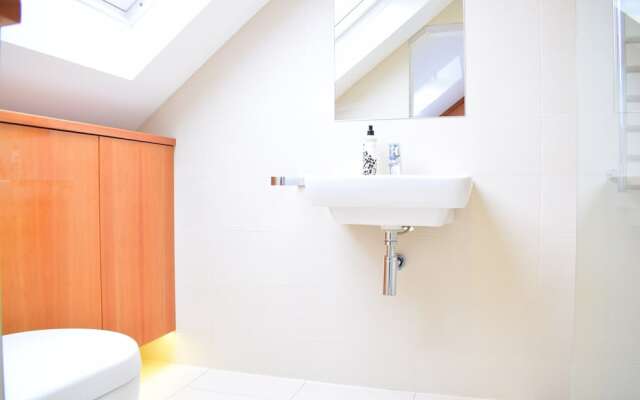 3 Bedroom House in Putney