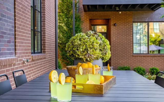 The Magnolia 9 by Avantstay Downtown Balcony