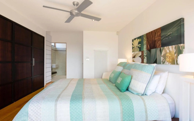 Illaroo I Absolute Waterfront with Spa – Guest Rooms – Culburra Beach