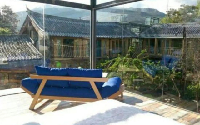 Huajian Xueshan Garden Chinese Inn